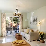 Laranca Oneiro Seaside Villa *