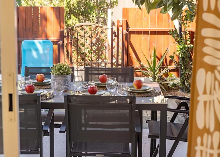 Willa Laranca Oneiro Seaside