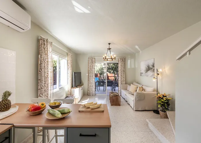 Willa Laranca Oneiro Seaside