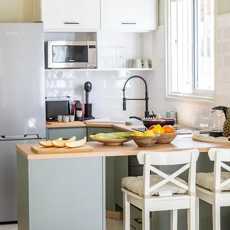 Laranca Oneiro Seaside Вилла *