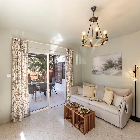 Laranca Oneiro Seaside