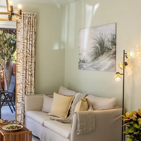 Laranca Oneiro Seaside