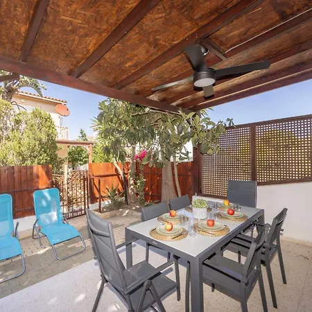 Laranca Oneiro Seaside Vilă