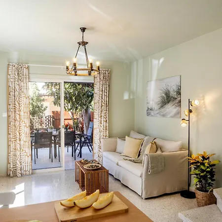 Laranca Oneiro Seaside Вилла *