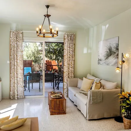 Вилла Laranca Oneiro Seaside *